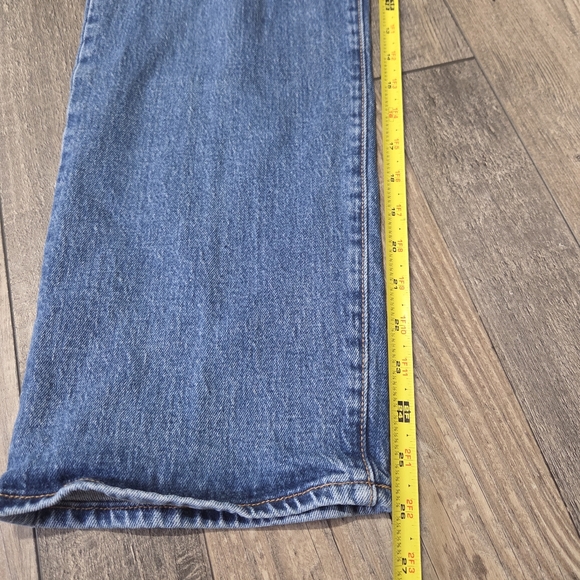 Levi's Women's Straight High-rise Jeans Size 27 - Picture 6 of 7